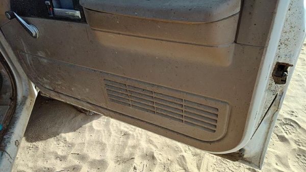 94 Chevy Silverado 1500 Passenger Right Front Door Trim Panel Manual Windows Tan — photo 8