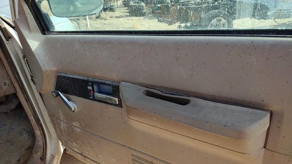 94 Chevy Silverado 1500 Passenger Right Front Door Trim Panel Manual Windows Tan — photo 3