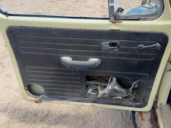 1971 Vw Super Beetle Driver Left Front Door Trim Panel — photo 1