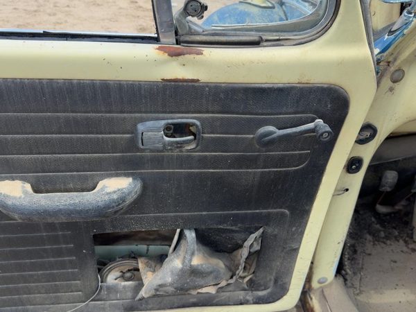 1971 Vw Super Beetle Driver Left Front Door Trim Panel — photo 4