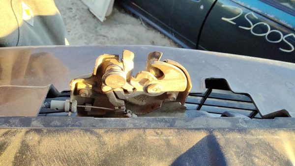 1992-1994 Chevy Suburban Hood Latch Assembly With Bracket Oem 15029224 — photo 4