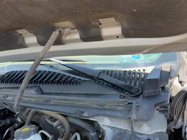 2003-2006 Chevy Suburban 1500 Driver Left Windshield Wiper Arm Oem Blade Lever — photo 2