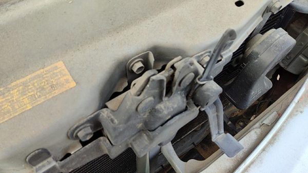 2002-2006 Toyota Camry Hood Latch Assembly With Bracket Oem 5320133909 — photo 2