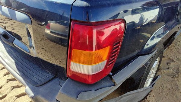 2003-2004 Jeep Grand Cherokee Passenger Right Tail Light Brake Lamp Oem Rear — photo 3