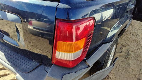 2003-2004 Jeep Grand Cherokee Passenger Right Tail Light Brake Lamp Oem Rear — photo 4