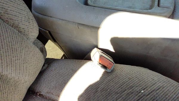 95 Chevy Silverado 1500 Passenger Right Front Seat Belt Buckle Receiver Oem Gray — photo 2