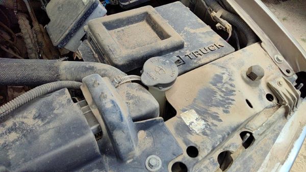 1997 Chevy Pickup 2500 Washer Bottle Silverado — photo 3