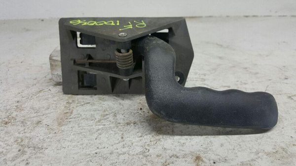 2004 Chevy Silverado 1500 Outside Door Handle 129.GM8M04 RH Front Inside — photo 2