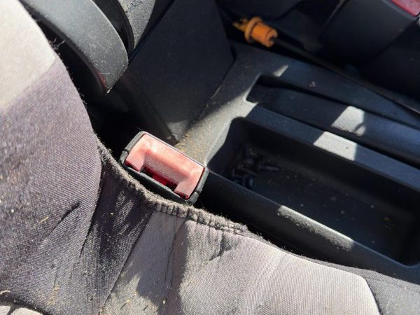 00-03 Jetta Passenger Right Front Seat Belt Buckle Receiver Warning Lamp Black — photo 1
