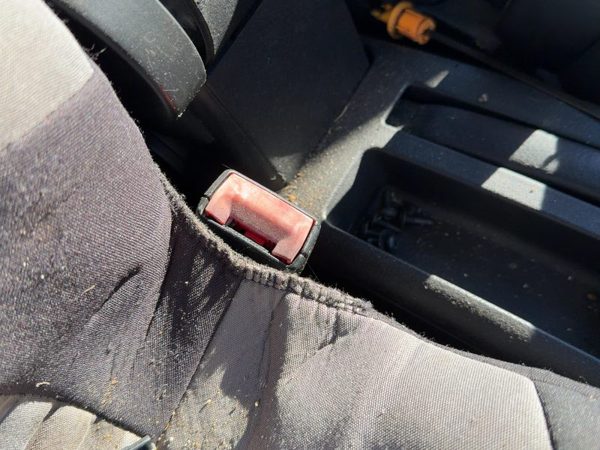 00-03 Jetta Passenger Right Front Seat Belt Buckle Receiver Warning Lamp Black — photo 2