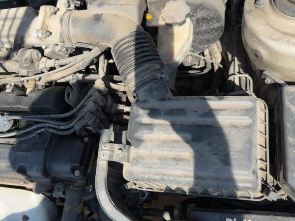 01-03 Elantra Complete Air Intake Cleaner Filter Box Housing With Tube Oem 2.0L — photo 8