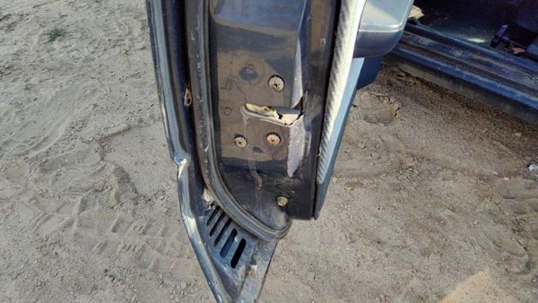 1984-1986 Toyota Camry Driver Left Front Door Latch With Rods/Cables Oem — photo 5