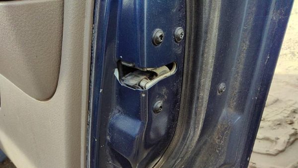 1995-2005 Ford Explorer Passenger Right Front Door Latch With Rods/Cables Oem : — photo 3