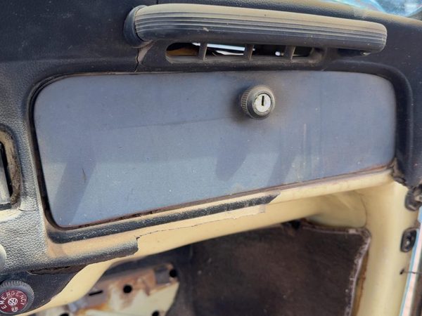 1971 Vw Super Beetle Glove Box Assembly Complete Door With Latch Oem — photo 2
