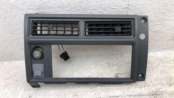 1986-1994 Chevy S10 Blazer Trim Bezel Around Radio Surround Dash Panel Oem Black — photo 1