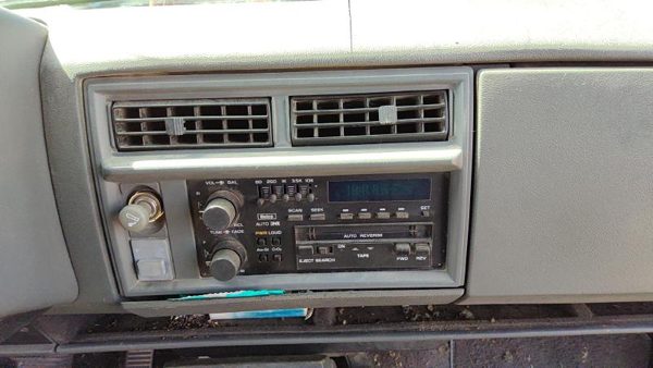 1986-1994 Chevy S10 Blazer Trim Bezel Around Radio Surround Dash Panel Oem Black — photo 4