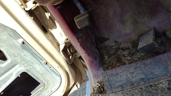 1992 GMC Sierra Kick Panel 2500 Red — photo 3