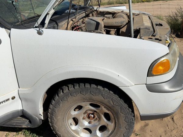 1998 Lincoln Navigator Fender RH Oxford White Yz — photo 1
