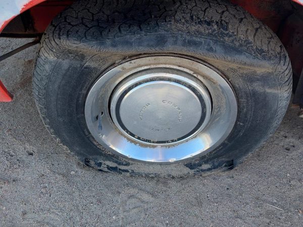 1976 LH Ford Maverick Wheel Cover 8-slot D3DZ1130A — photo 1