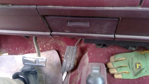 1988 Gmc Sierra 2500 Ash Tray Assembly Oem Slide Out Dash Red 15636806 — photo 1