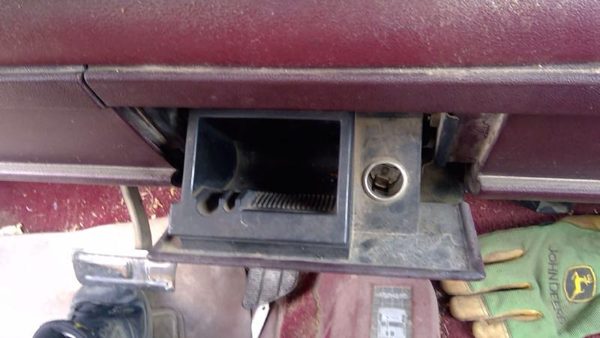 1988 Gmc Sierra 2500 Ash Tray Assembly Oem Slide Out Dash Red 15636806 — photo 6