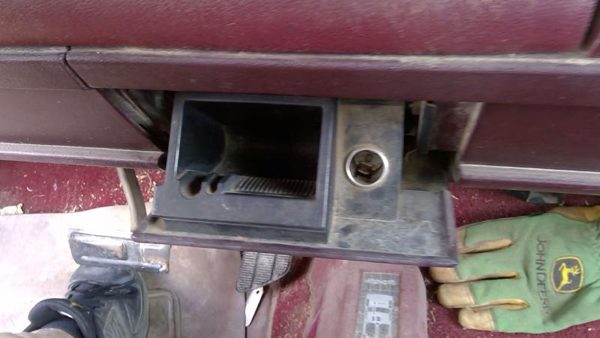 1988 Gmc Sierra 2500 Ash Tray Assembly Oem Slide Out Dash Red 15636806 — photo 8