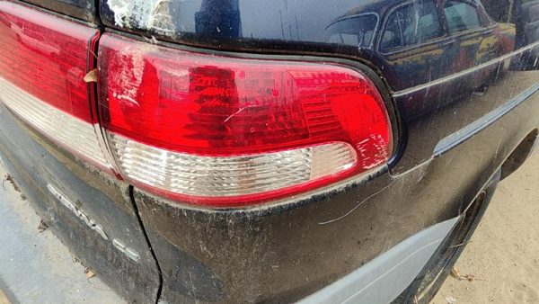 1998-2003 Toyota Sienna Passenger Right Outer Tail Light Brake Lamp Oem Rear — photo 1