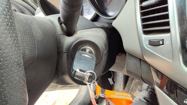 2011 Chevy Cruze Ignition Switch(w/o Cyl& Key) Switch Assembly With Key — photo 2