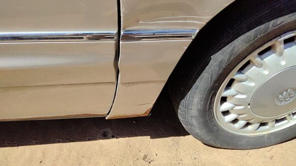 97-05 Park Ave Ultra Passenger Right Moulding From Fender Oem Trim Strip Silver — photo 1