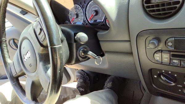 2005 Jeep Liberty Steering Column — photo 6