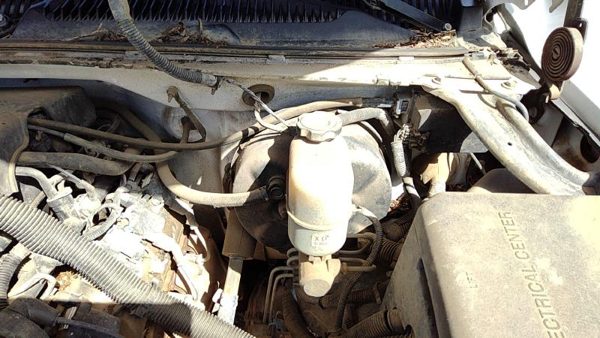 99-02 Chevy Silverado 1500 Power Brake Booster With Master Cylinder Pair Set Oem — photo 1