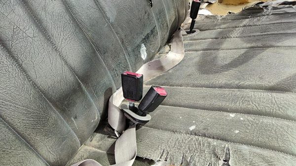 97-01 F250 Super Duty Passenger Right Front Seat Belt Buckle Receiver Oem Gray — photo 4
