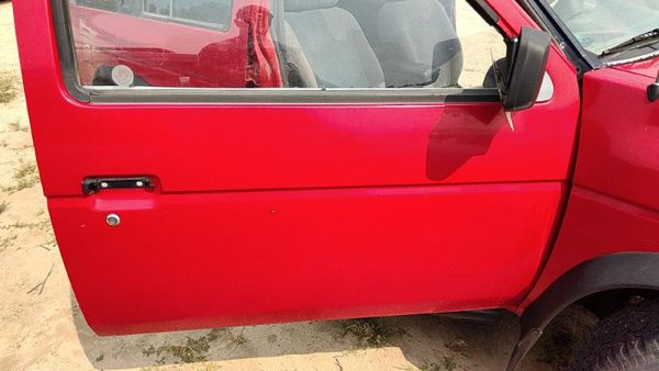 1995 Nissan Pathfinder Front Door RH Red — photo 2