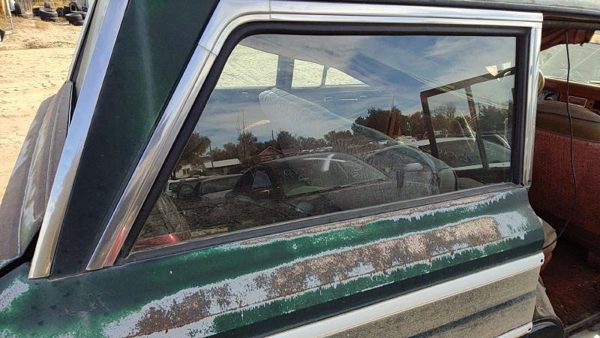 84-91 Jeep Grand Wagoneer Passenger Right Rear Quarter Glass Back Side Window — photo 1