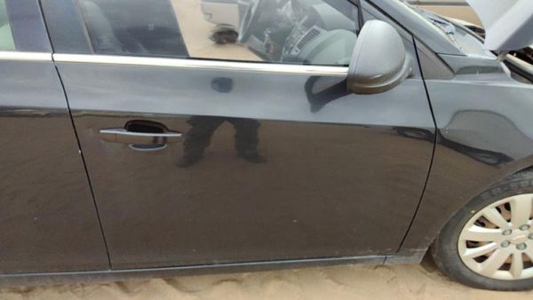 2011 Chevy Cruze Front Door RH Black Gar — photo 2