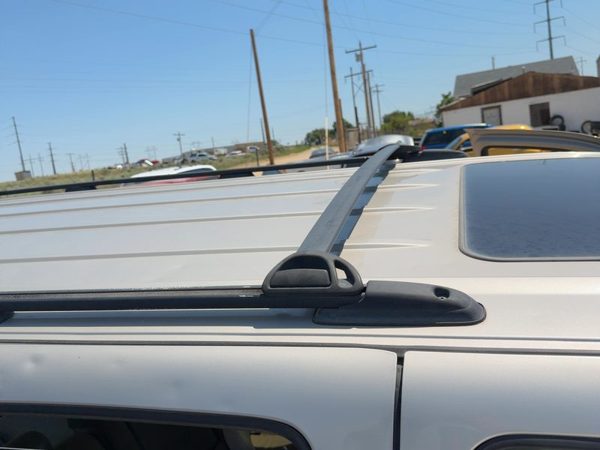 2000-2006 Chevy Suburban 1500 Luggage Rack Cross Bars Only Oem Roof — photo 5