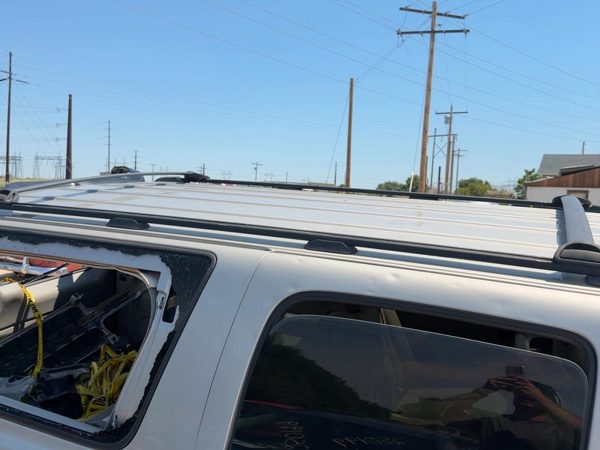 2000-2006 Chevy Suburban 1500 Luggage Rack Cross Bars Only Oem Roof — photo 1