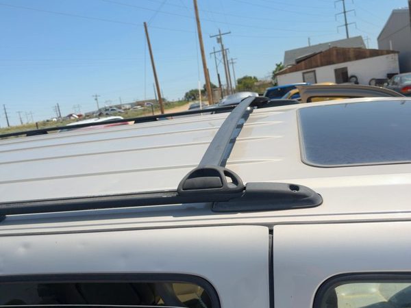 2000-2006 Chevy Suburban 1500 Luggage Rack Cross Bars Only Oem Roof — photo 2