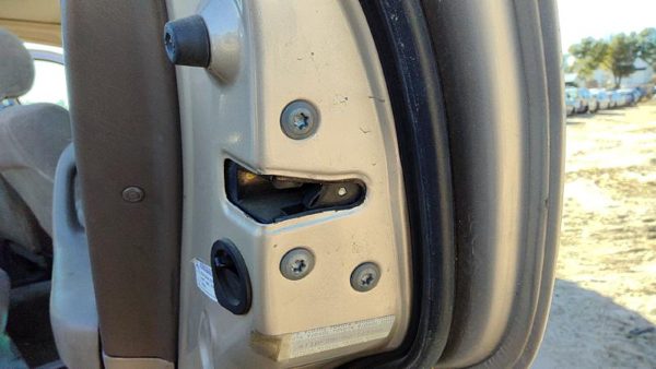 1997-2001 Toyota Camry Passenger Right Rear Door Latch With Rods/Cables Oem Back — photo 1