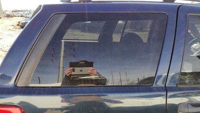 99-04 Jeep Grand Cherokee Passenger Right Rear Quarter Glass Back Side Window