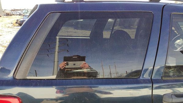 99-04 Jeep Grand Cherokee Passenger Right Rear Quarter Glass Back Side Window — photo 1