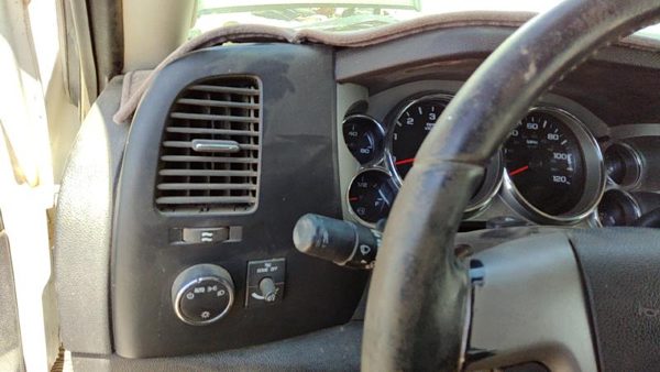 2008 Chevy Silverado 2500 Dash Panel Ebony 19D — photo 2