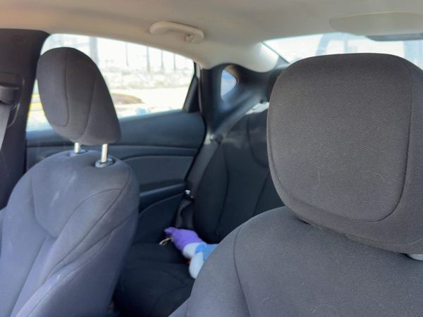 2013 Dodge Dart Pair Of Front Headrests Oem Left Right Set Seat Black B7X9 — photo 2