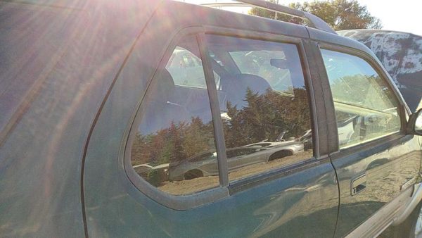 98-02 Honda Passport Passenger Right Rear Vent Window Back Door Glass With Frame — photo 1