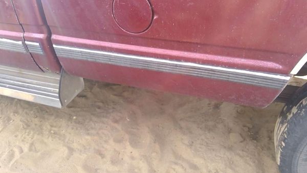 88-99 Gmc Sierra 2500 Driver Left Rear Moulding On Quarter Panel Oem Front Box — photo 2