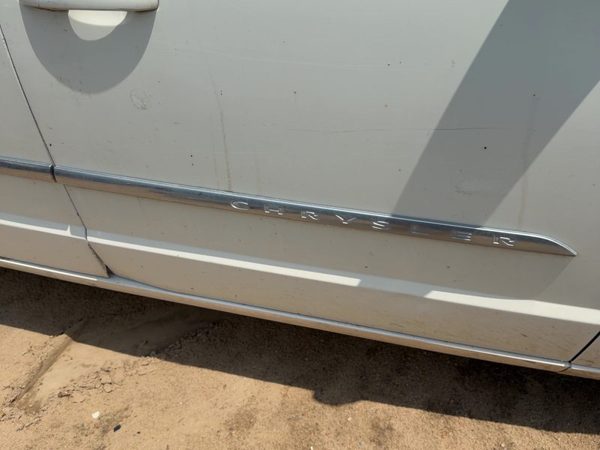 10-16 Town & Country Passenger Right Front Moulding From Door Oem Trim Strip — photo 1