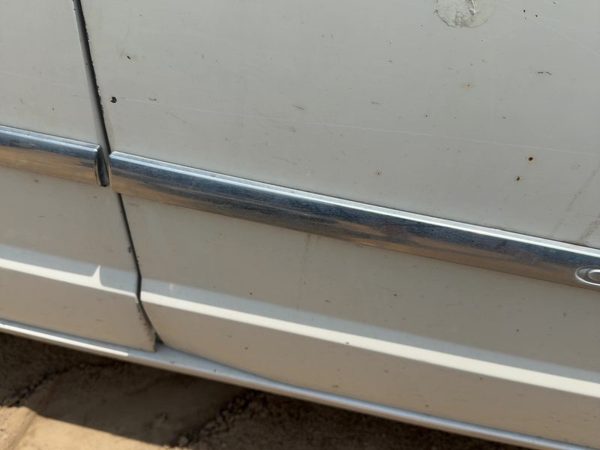 10-16 Town & Country Passenger Right Front Moulding From Door Oem Trim Strip — photo 3