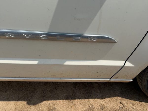 10-16 Town & Country Passenger Right Front Moulding From Door Oem Trim Strip — photo 6