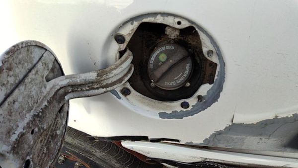 2005-2011 Ford Crown Vic Fuel Filler Neck Assembly With Gas Cap Oem 8W7z9034b — photo 1