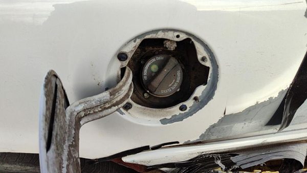 2005-2011 Ford Crown Vic Fuel Filler Neck Assembly With Gas Cap Oem 8W7z9034b — photo 3
